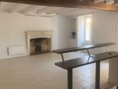 à louer – charmante maison de 80 m² avec jardin et garage – la foye-monjault (79360)