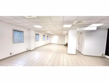 location locaux professionnels 110 m² à nimes (30000)  1 513 €