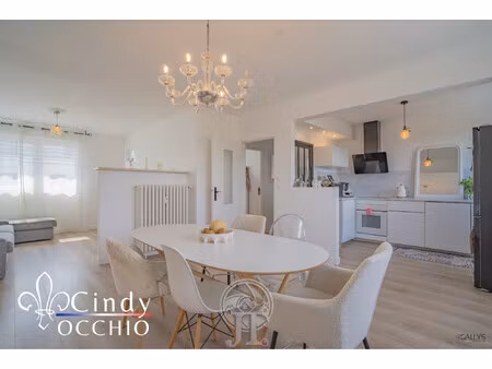 appartement t4 rénové – 72 56 m² – vue dégagée – long