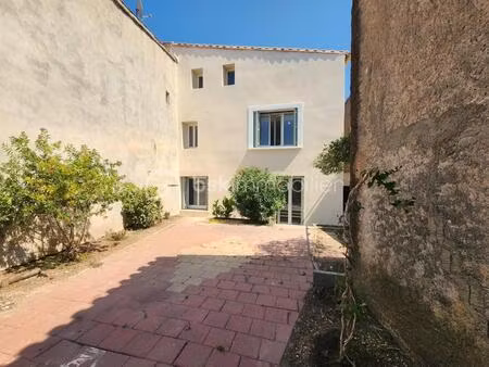 maison de village t5 de 130 m² – rénovation intégrale (dpe a) – extérieur sans vis-à-vis e