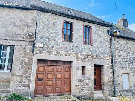 maison au coeur de la cité médiévale de moncontour