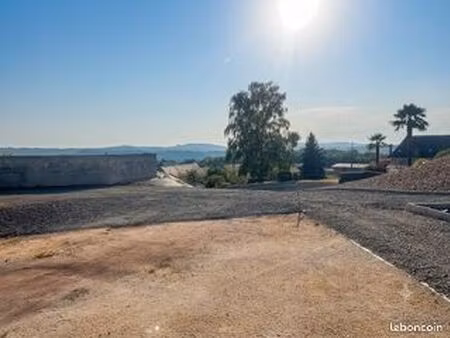 joli terrain constructible dans un petit village à 10mn de brive
