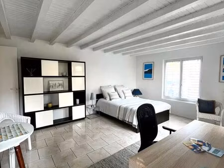 beau studio  spacieux  calme  confortable à louer en bail étudiant