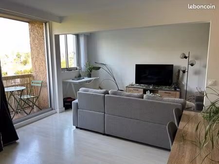 t3 meublé 59 m² – rénové en 2023 – triplex traversant – balcon – résidence calme et arboré