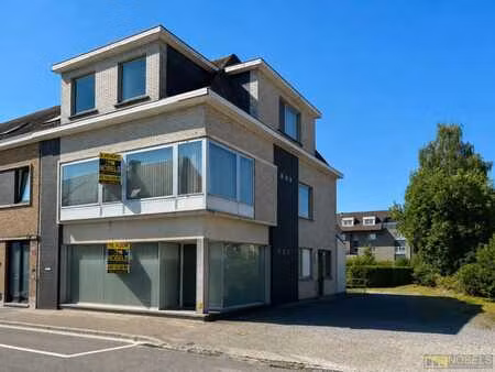 te koop  solide opbrengsteigendom met 2 appartementen  ga...
