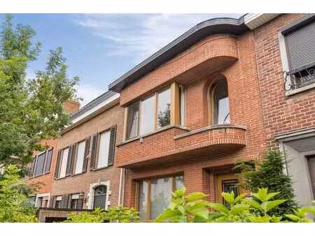 verrassend ruime en stijlvol gerenoveerde stadswoning met...