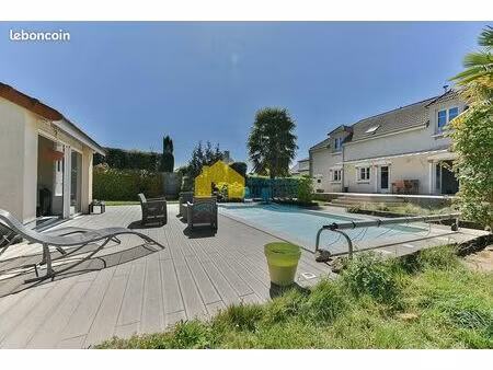 maison 10 pièces 253 m²