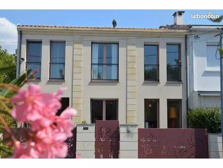 hypercentre merignac  dans rue calme  maison lumineuse d'une surface habitable de 105m2. c