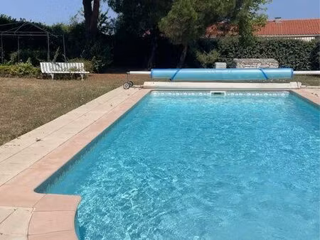 villa t6 meublé de 142 m2 avec piscine à gratentour