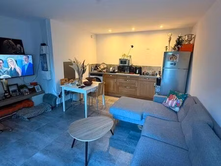 appartement 2 pièces rez de jardin grimaud