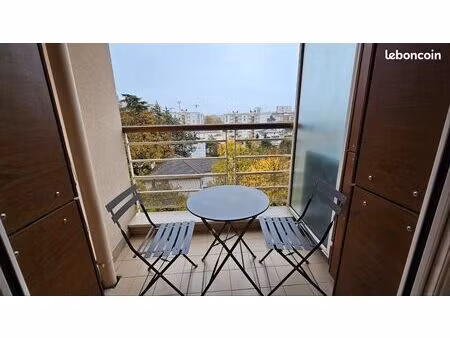 loue beaucoup studio au calme avec balcon  parking  cave