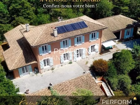 propriété d'architecte 250m² avec piscine