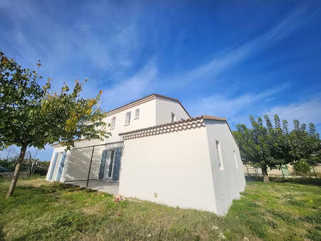 exclusivite a morières-lès-avignon - maison 5 pièces à louer avec garage  jardin de 700 m²