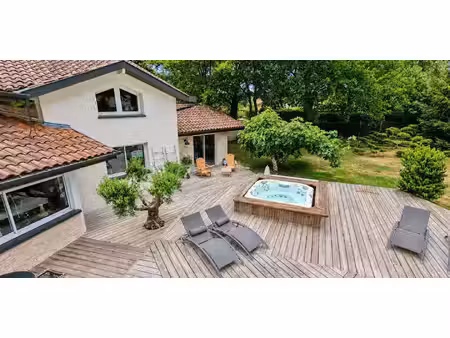 maison contemporaine avec piscine et jardin leon (40)