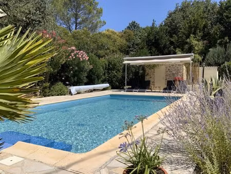 villa de plain pied dans un quartier résidentiel d'uzès sur un terrain de 1500 m2 avec...