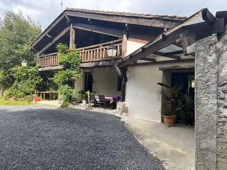 authentique maison landaise entierement rénovée avec petite dépendance  ruisseau et mare..