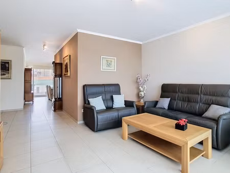 appartement te huur in sint-niklaas met 3 slaapkamers