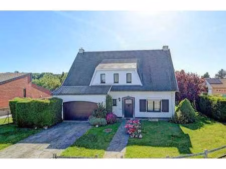villa solide avec 4 chambres à overijse
