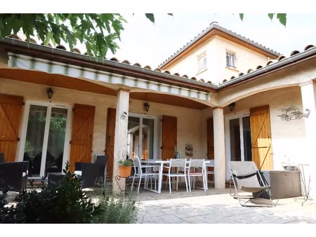 villa sur un grand jardin avec double garage
