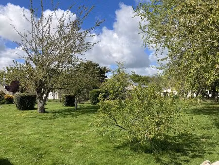 plougoumelen  mocquard immobilier  vous propose ce très beau terrain arboré  d'environ...