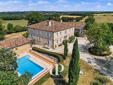 élégante propriété gasconne avec piscine et maison d'invités