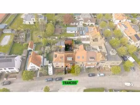 charmante maison familiale avec jardin ensoleillé et nombre…
