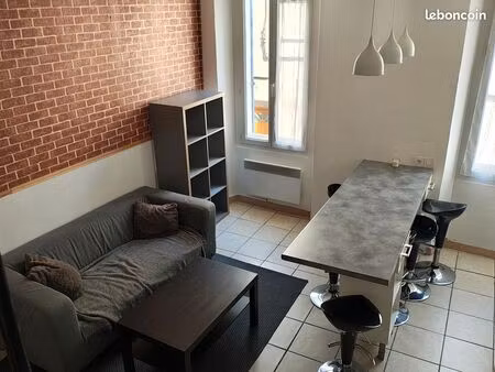 duplex t2 meublé - centre-ville de trets