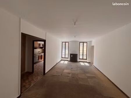 appartement t3 à rénover place castellane
