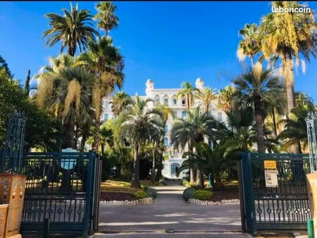 coquet studio en plein centre de menton