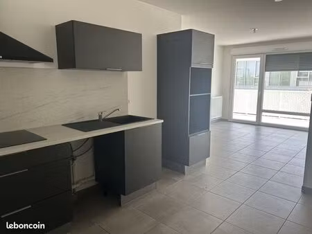appartement t2 carré de soie