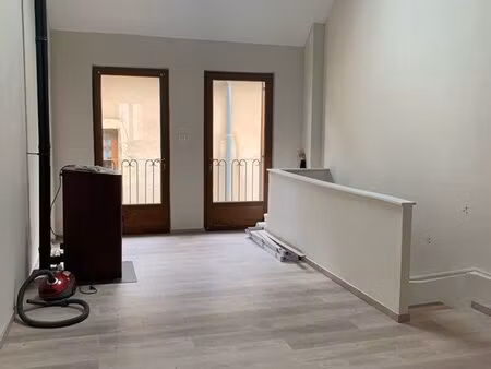 pesmes plein centre  au calme  joli appartement style loft 50 m2