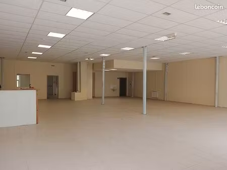 250 m2 commerce bureau