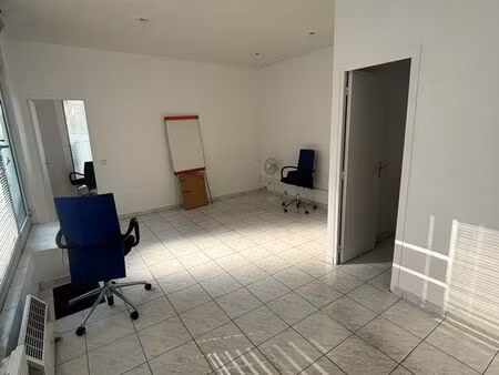 loue local commercial/ bureau