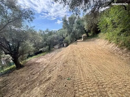 terrain 2 385 m² contes