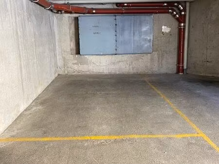 parking intérieur couvert entre gare et halles