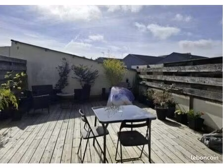 rare duplex t3 avec terrasse de 45 m² en plein cœur de machecoul