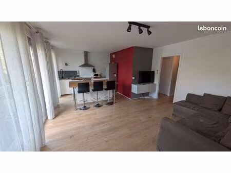 t2 meublé avec balcon – champagne-au-mont-d'or