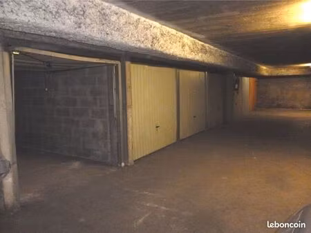 box à louer rue riquet à paris 75019