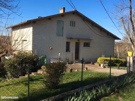 t4 dans maison avec terrasse et balcon