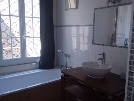 appart 44m2 tout meuble centre ville  rue st jean. eau comprise