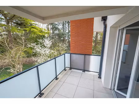 t2 récent avec loggia  vue sur parc et 2 parkings fenouill