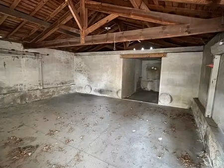 a louer garage / local de stockage 70 m²