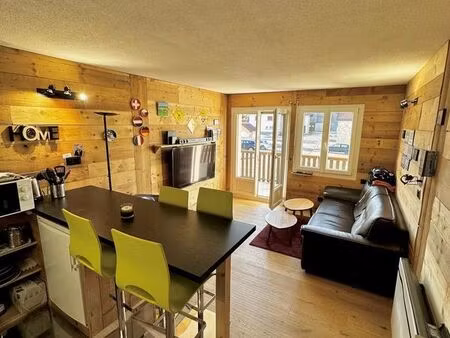 appartement t3 meublé 41m² avec balcon - centre des fourgs
