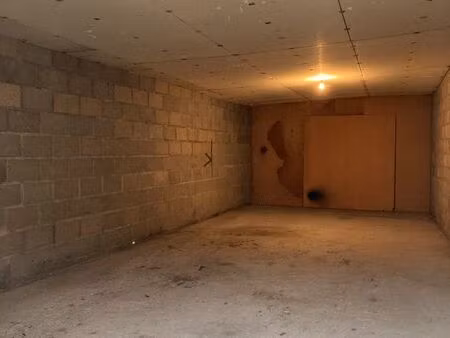 grand double avec électricité - 32m2