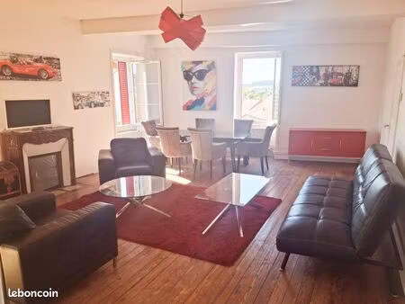 3 pièces de 120 m2 et dépendances