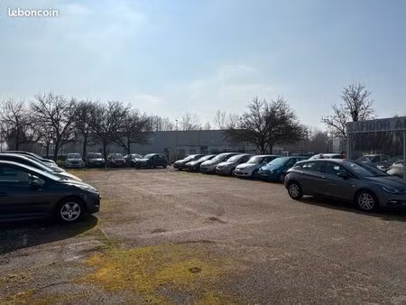 terrain constructible en zone sud à usage commercial et artisanal proche du centre commerc
