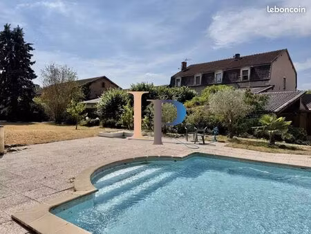 immeuble 15 pièces 530 m²
