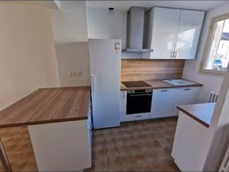 maison disponible meublée état neuf avec garage  cellier et sur sous sol