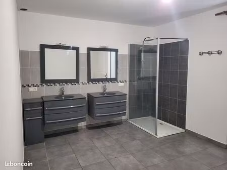 maison avec terrain et garage dans le centre