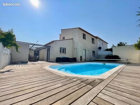villa 5 pièces 145 m²